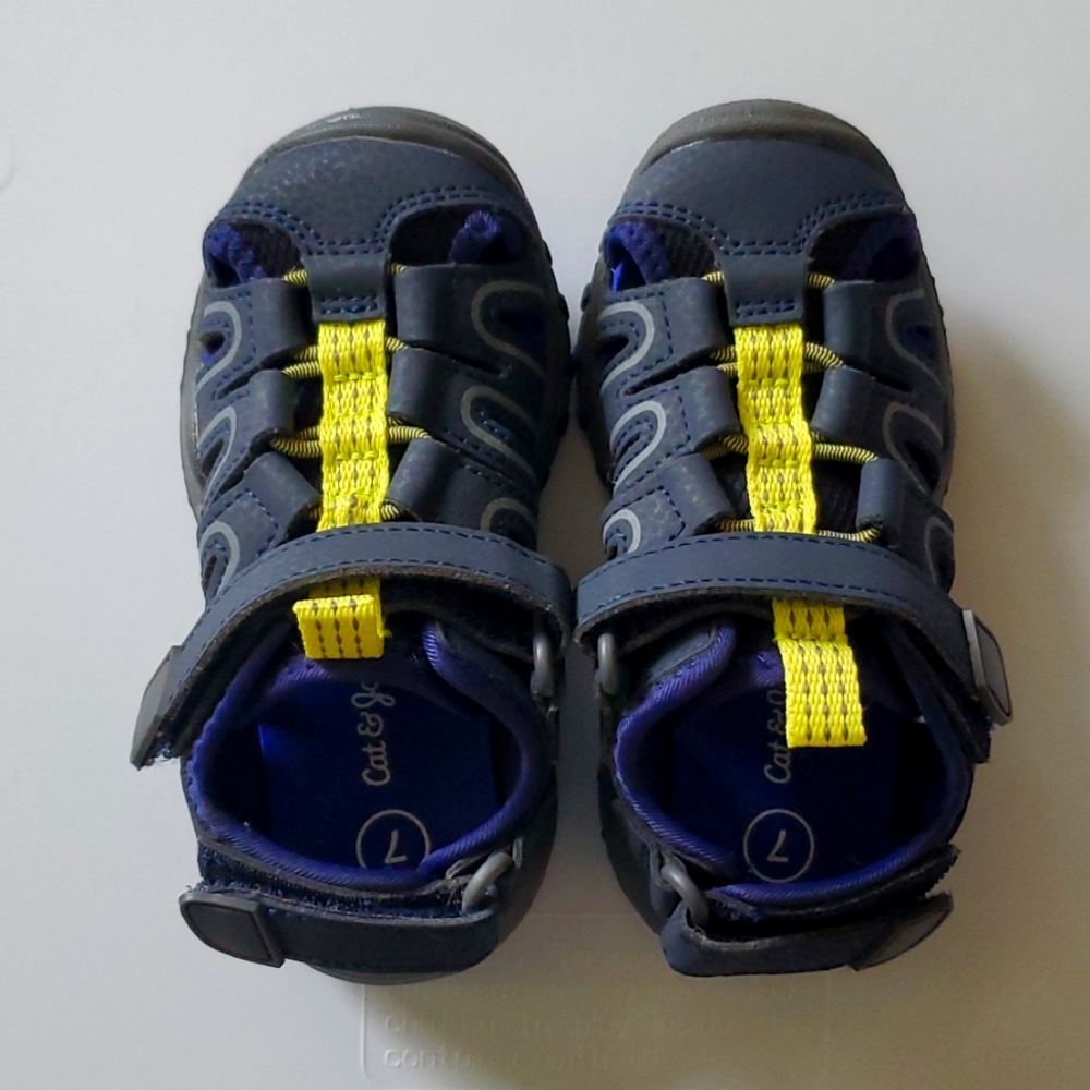 Toddler outdoor shoes size 7 never used